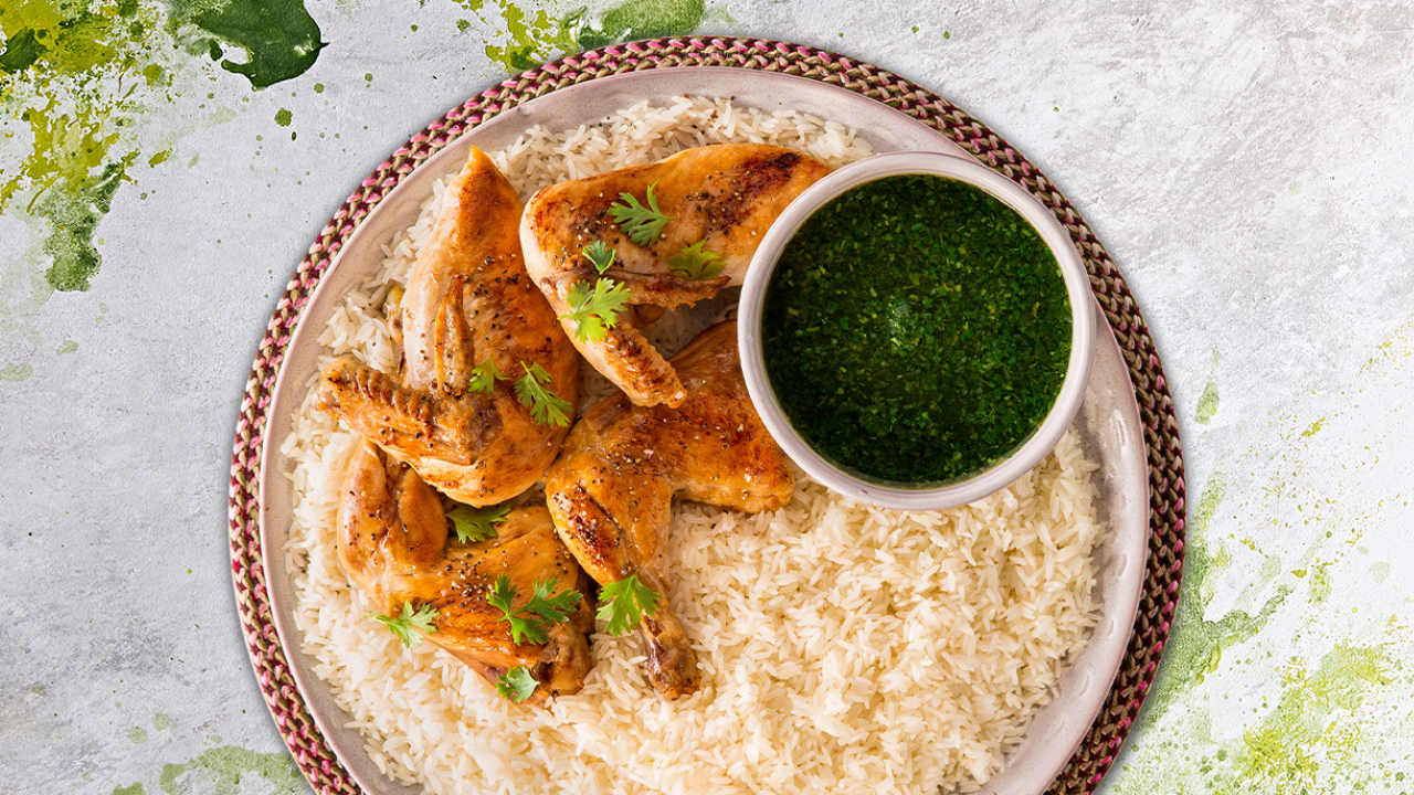 ملوخية بالدجاج / ارز  ابيض  ليمون / فلفل /سلطة خضرا